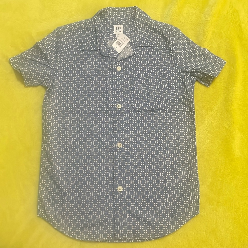 Gap Button Up Shirt